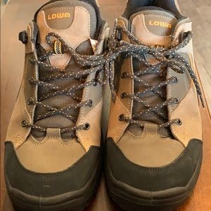 LOWA MEN’s Tempest Lo hiking shoes size 13
